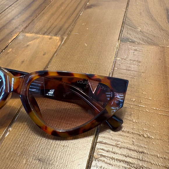 Tortoiseshell Cat Eye Louis Vuitton Sunglasses new - Picture 2 of 5